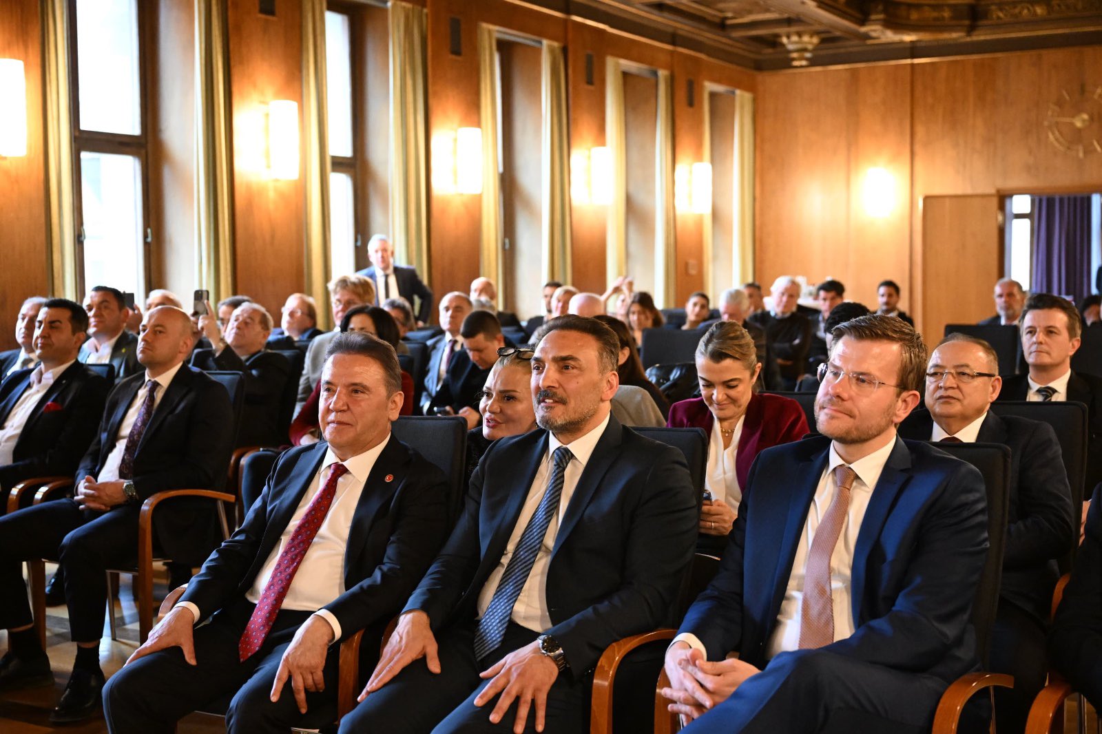 Türk Alman Dostluk Federasyonu DTF - Muhittin Böcek - Antalya Büyükşehir Belediye Başkanı - Kybele Ödülü - Picture 2-min