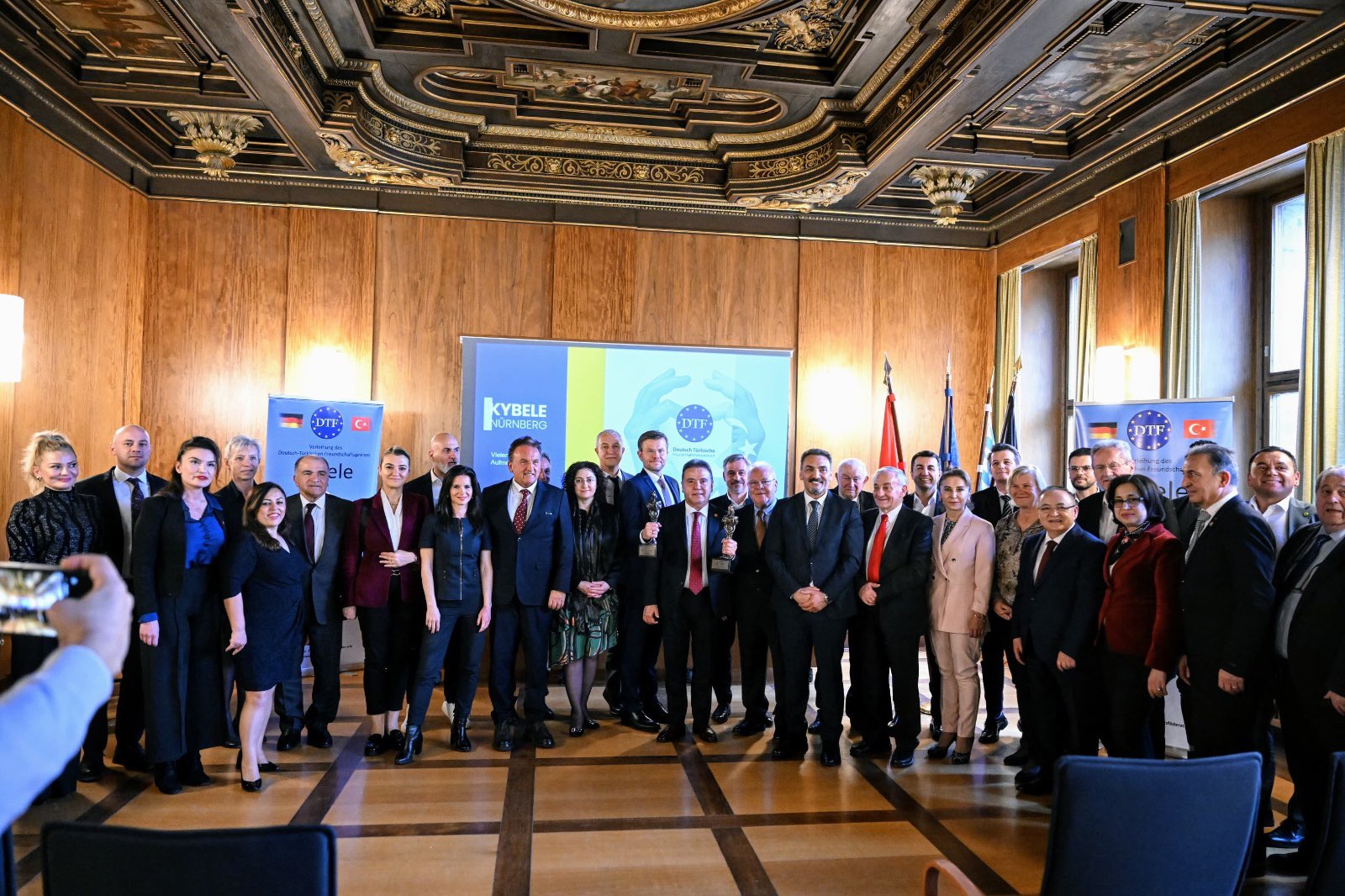 Türk Alman Dostluk Federasyonu DTF - Muhittin Böcek - Antalya Büyükşehir Belediye Başkanı - Kybele Ödülü - Picture 4-min